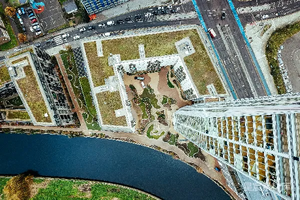 高清摄影 鸟瞰视角下的河边建筑