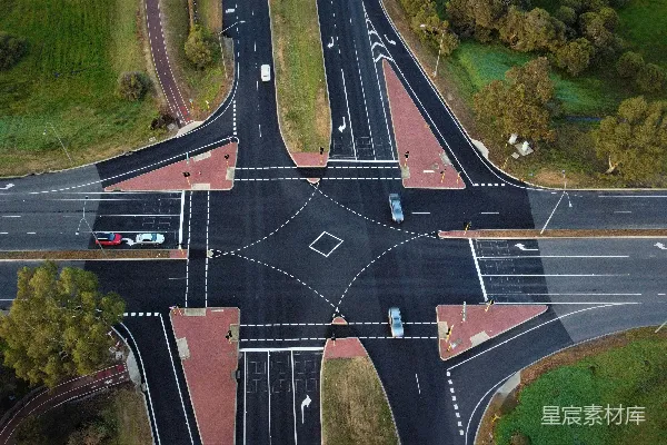 高清摄影 一个城市的街道十字路口的空中俯瞰图