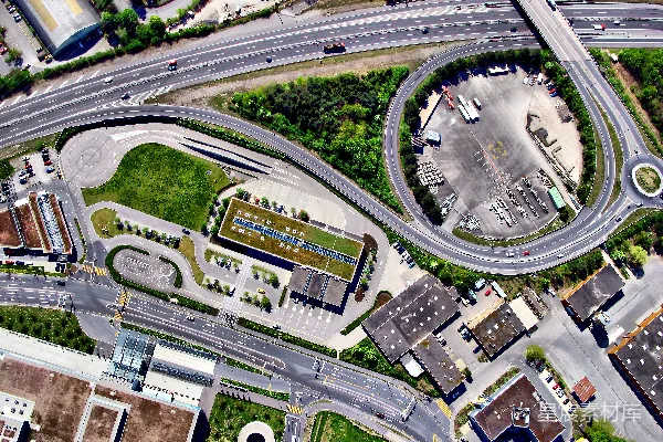 高清摄影 高速公路与建筑物的航拍照片