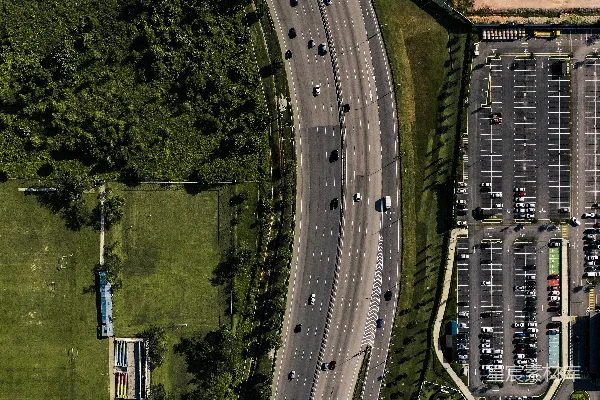 高清摄影 空中俯瞰道路上的车辆