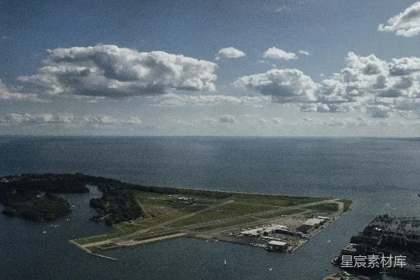 高清摄影 一座城市的空中俯瞰图和一片水域