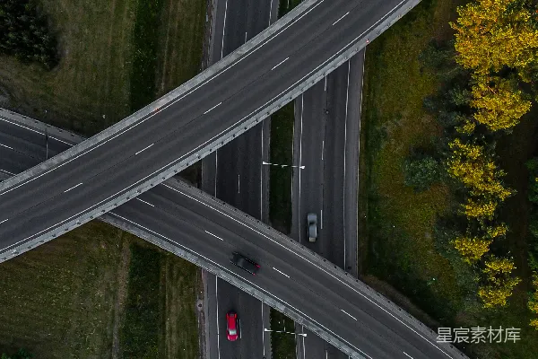 高清摄影 秋天的高架公路交汇处的航拍图