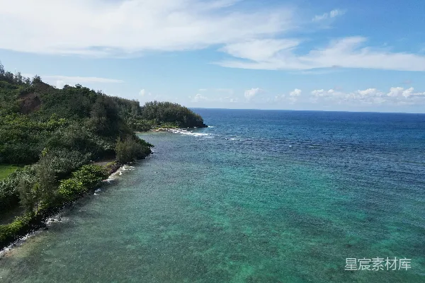 高清摄影 俯瞰海滩和一片水域的景象