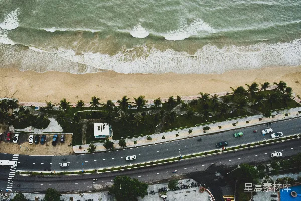高清摄影 鸟瞰拍摄海附近道路的车辆