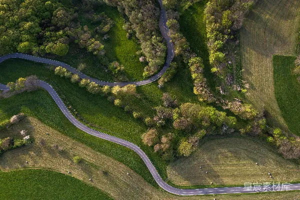 高清摄影 乡村蜿蜒道路的空中俯瞰图
