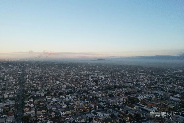 高清摄影 夕阳下城市的航拍视角