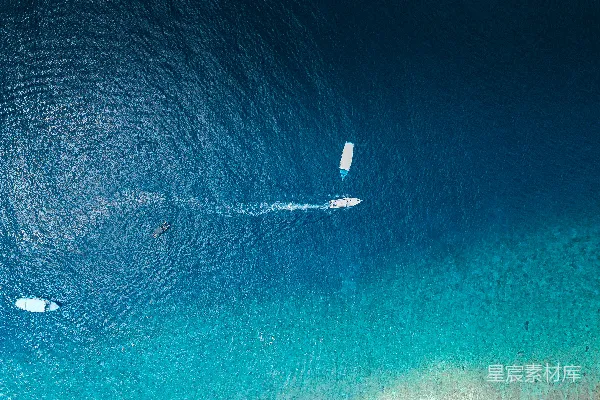 高清摄影 白天的海上船只航拍图