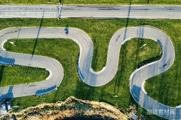 高清摄影 乡村蜿蜒公路的空中俯瞰图