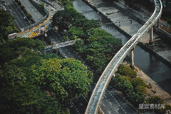 高清摄影 城市道路和树木的俯瞰图。