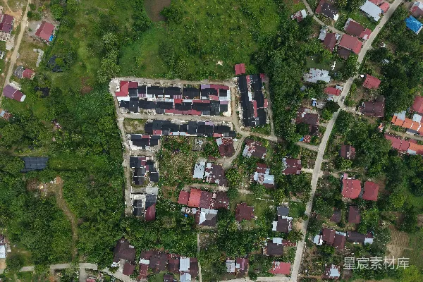 高清摄影 一个由绿色植物环绕的住宅区鸟瞰图