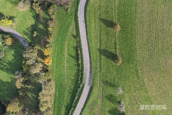 高清摄影 一条蜿蜒的乡村公路的空中俯瞰图