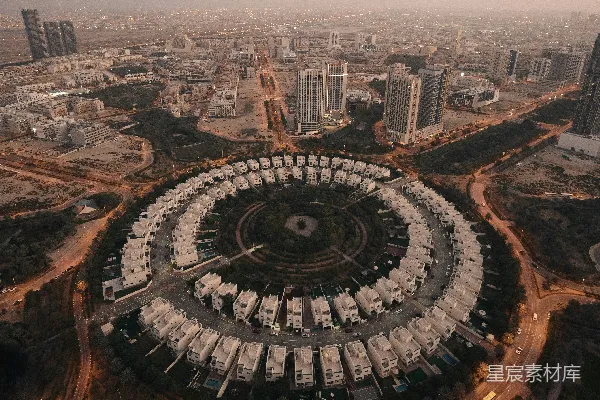 高清摄影 一座城市上空的俯瞰图，中心有一个圆形建筑。