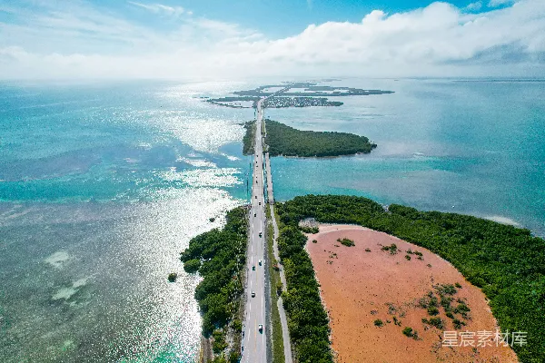 高清摄影 一条沿海公路的俯瞰图