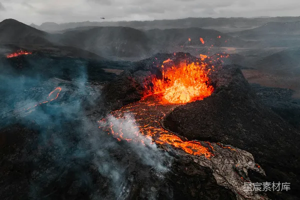 高清摄影 火山口中央的熔岩流