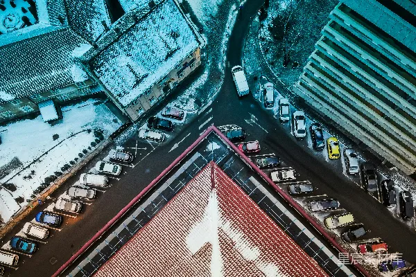 高清摄影 白天路上车辆的航拍视角