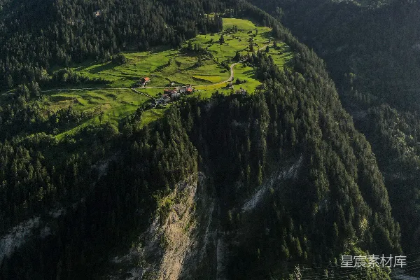 高清摄影 白天的青山碧水