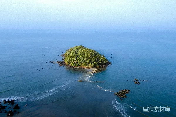 高清摄影 一座位于海洋中间的小岛