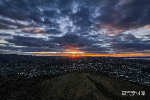 高清摄影 夕阳正在远处的城市上空落下。