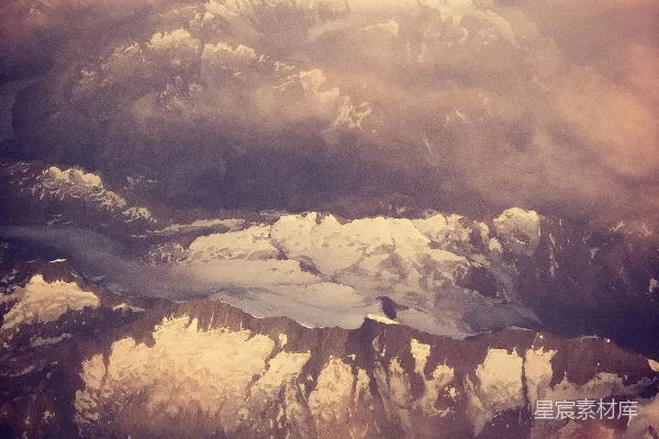 高清摄影 白天拍摄雪山连绵的空中摄影