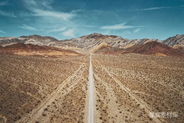 高清摄影 一条沙漠中的道路俯瞰图