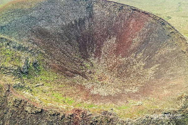 高清摄影 一座巨大的岩石山