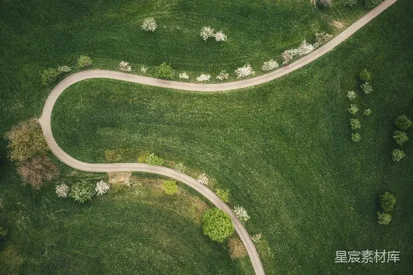 高清摄影 一条蜿蜒的道路