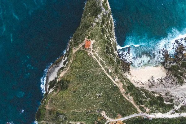 高清摄影 海洋中央的一座小岛的俯瞰图
