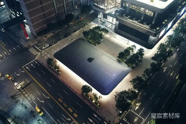 高清摄影 白天，高大建筑附近的路上有汽车行驶。