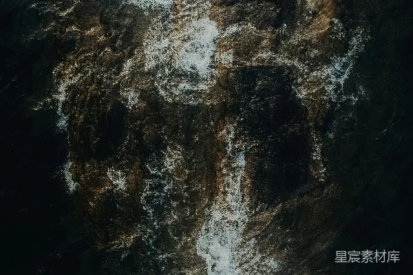 高清摄影 一片岩石环绕的广大水域