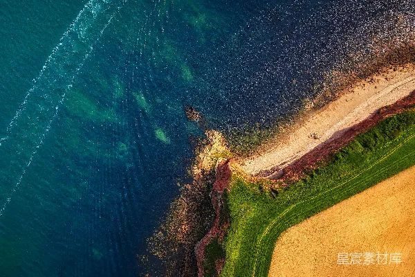 高清摄影 水中的船的空中俯瞰图
