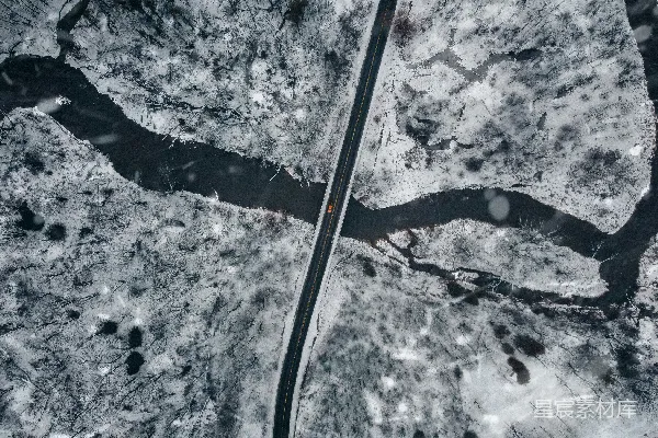 高清摄影 雪地里的黑色汽车