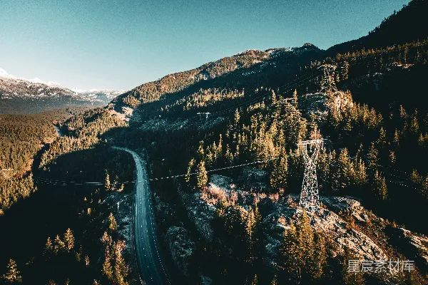 高清摄影 山间公路的鸟瞰图