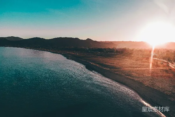 高清摄影 夕阳正垂落于水面。