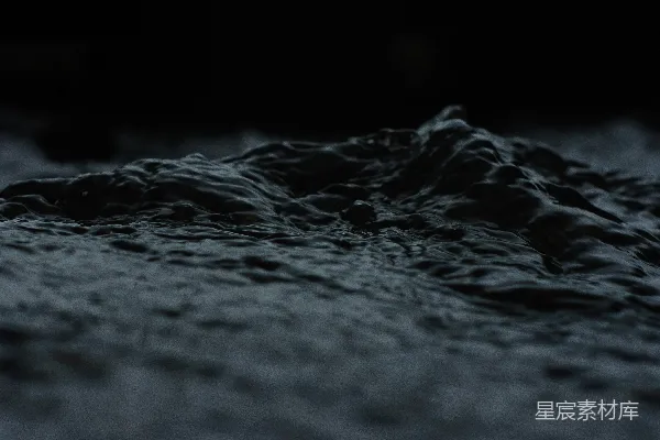 高清摄影 一张黑白照片，显示一堆泥土。