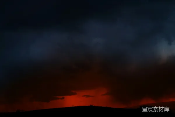 高清摄影 夕阳下的山影