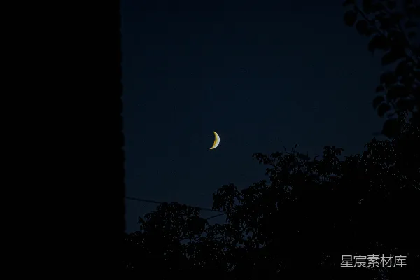 高清摄影 夜晚天空中的一弯新月