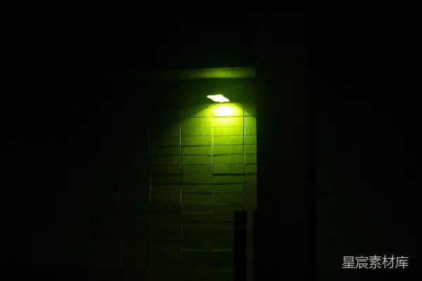 高清摄影 黑暗中的光芒