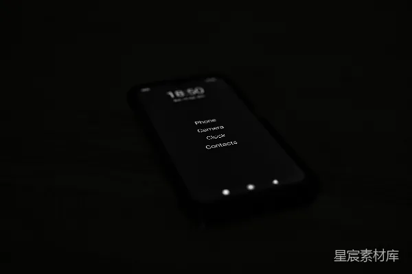 高清摄影 智能手机屏幕显示时间及菜单选项