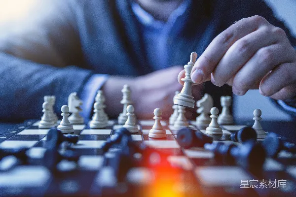 高清摄影 人下棋的景深摄影