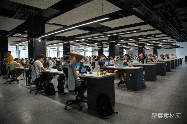 高清摄影 做办公室工作的人