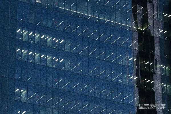 高清摄影 一座很高的建筑，有很多窗户。
