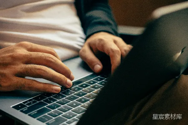 高清摄影 使用MacBook的人