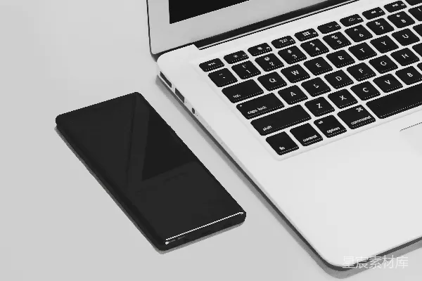 高清摄影 苹果MacBook Pro放在白色桌子上