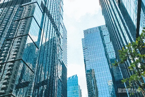 高清摄影 几栋高大的建筑物紧挨着坐在一起。