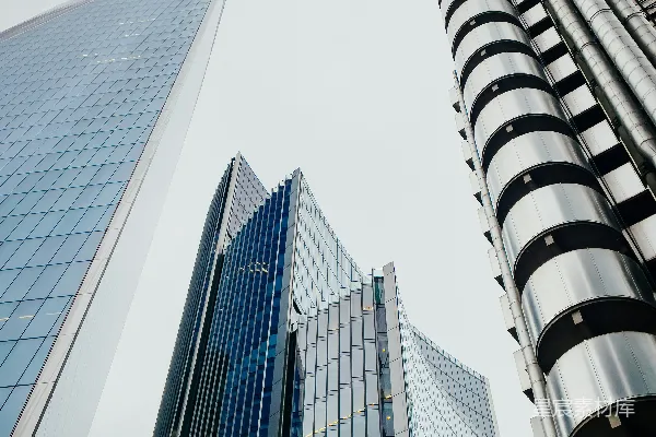 高清摄影 一座非常高的建筑紧挨着另一座非常高的建筑。