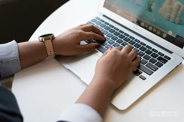 高清摄影 使用MacBook的人