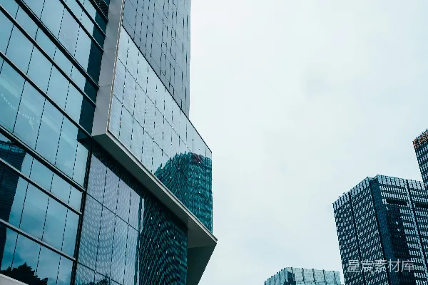 高清摄影 一座很高且有很多窗户的建筑
