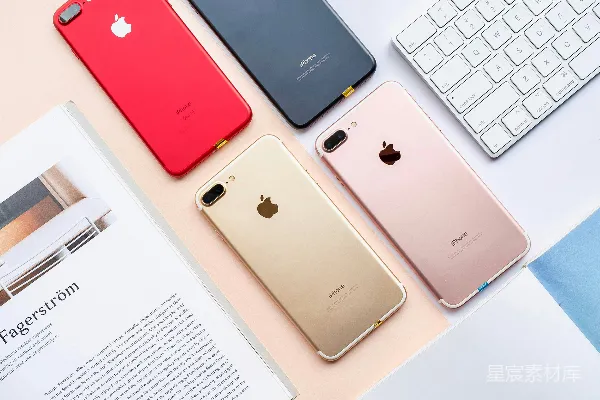 高清摄影 桌上摆放着四款不同颜色的iPhone 7 Plus手机。