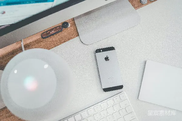 高清摄影 太空灰的iPhone 5s和银色iMac并排。
