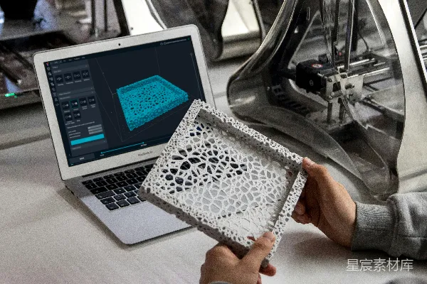 高清摄影 持有一个3D打印的框架